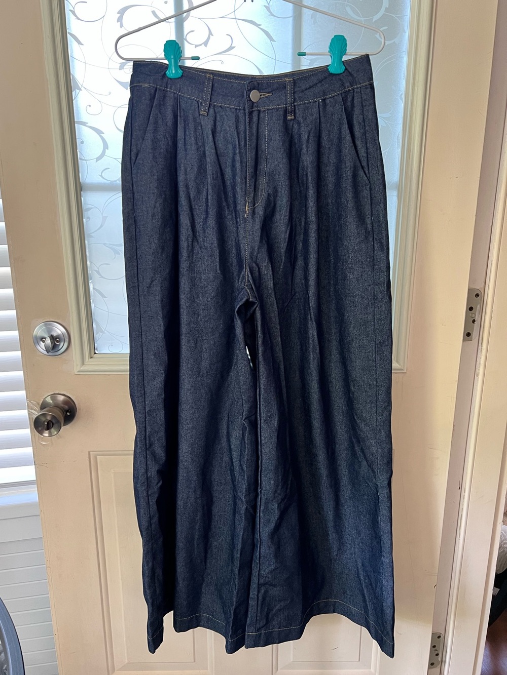 Dazy size M high waisted lightweight denim wide leg trouser style jeans.